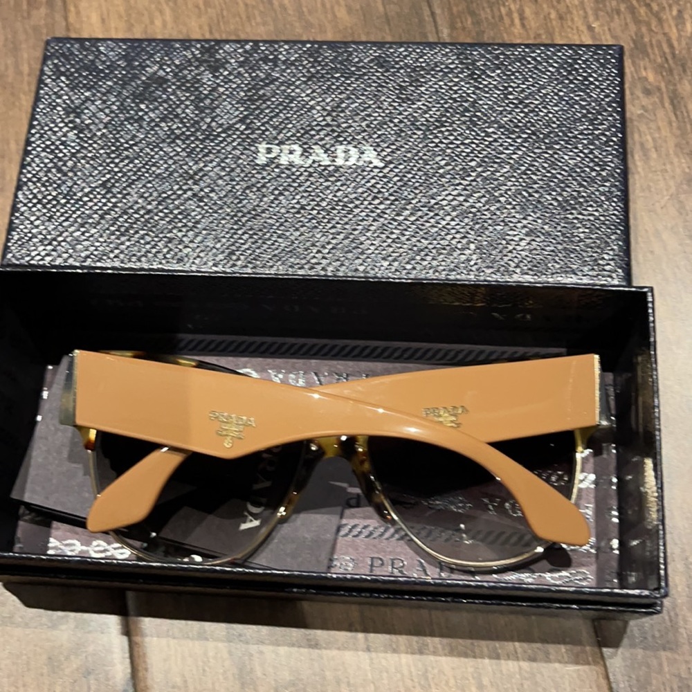 Prada sunglasses - Picture 2 of 9